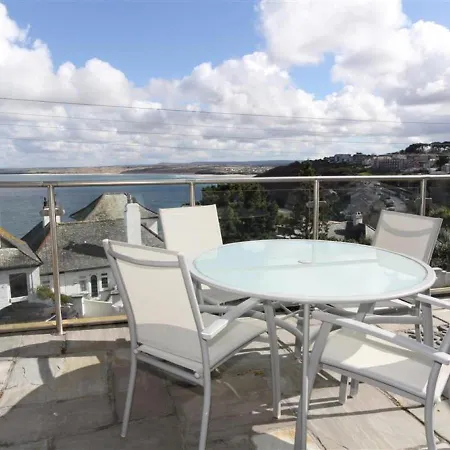 Flat 1 Holmesdale * Carbis Bay