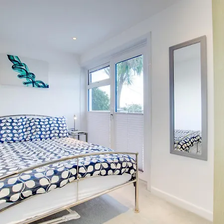 Flat 1 Holmesdale Apartment